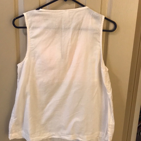 Old Navy sleeveless blouse w/ embroidered yoke. - Picture 3 of 4